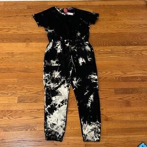 NWT Jac Parker Women’s Black and White Jumper Size Medium